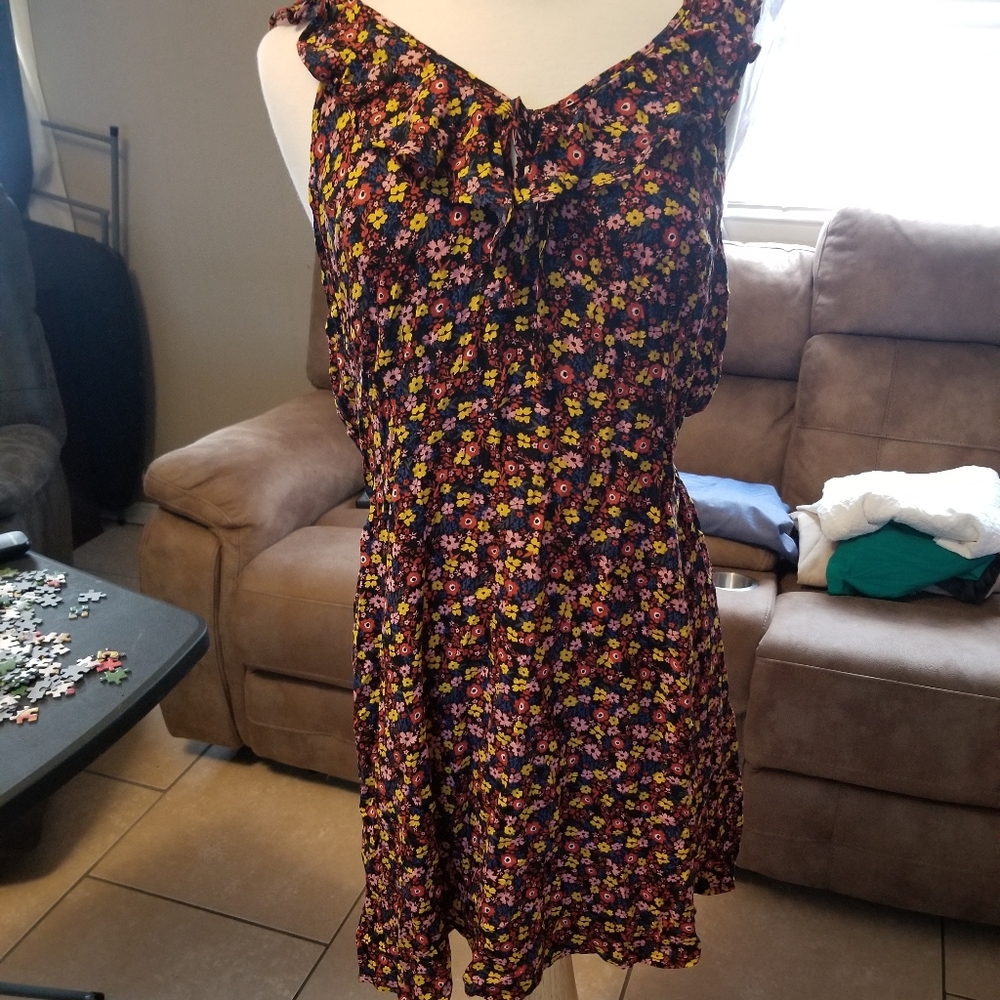 Floral print dress. L